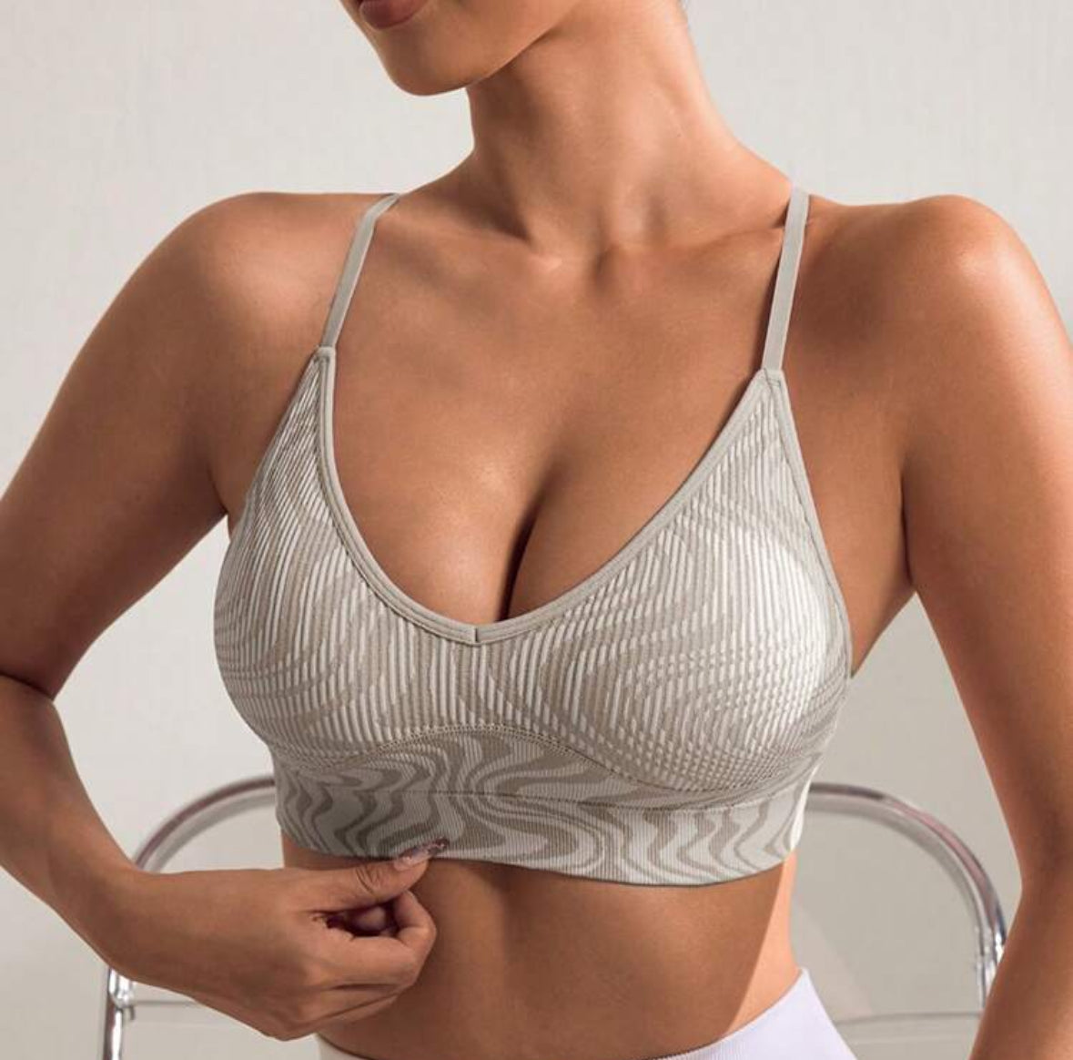 AW00052